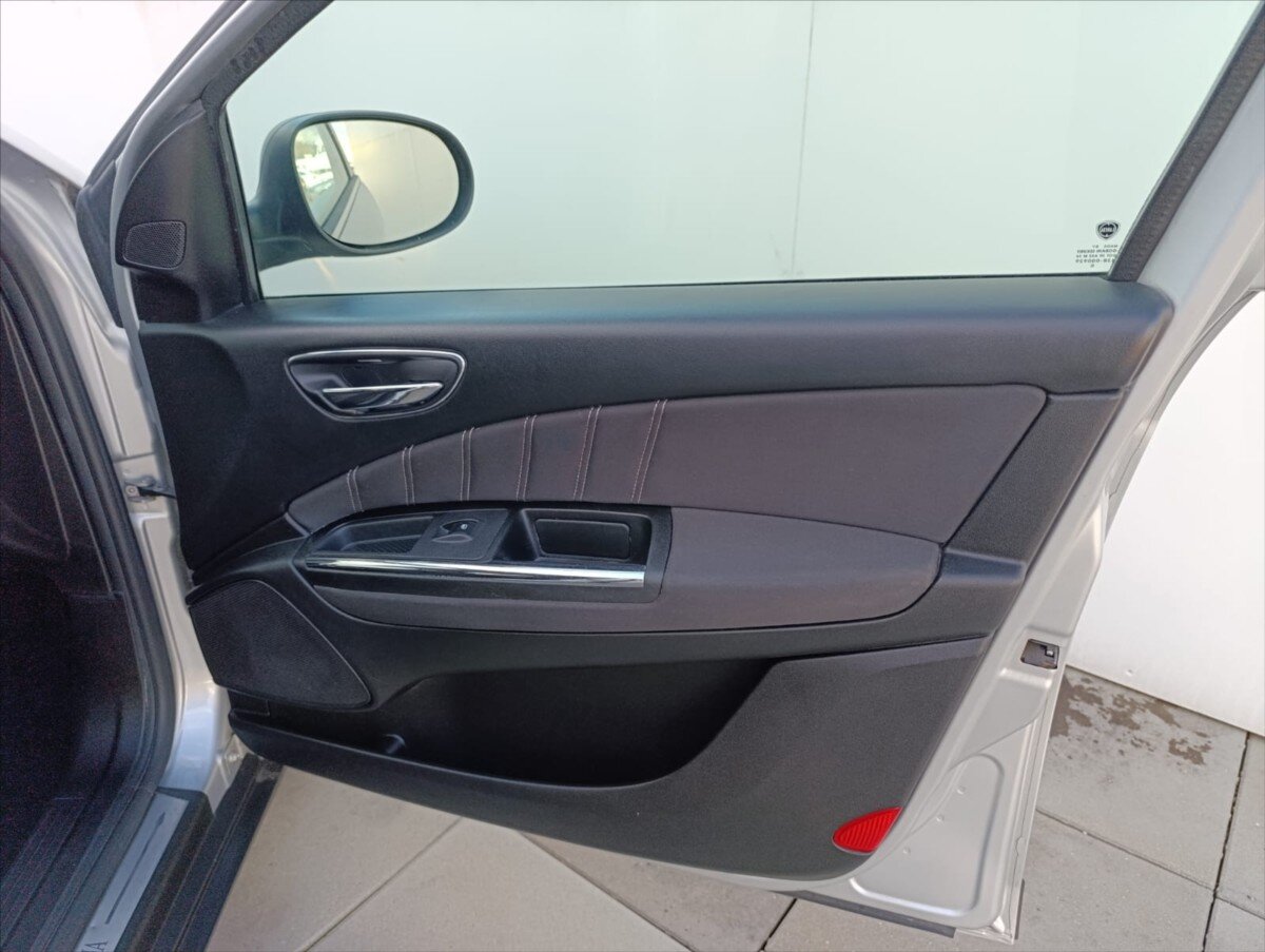 Lancia Delta Hatchback 1,6 l 88 kw