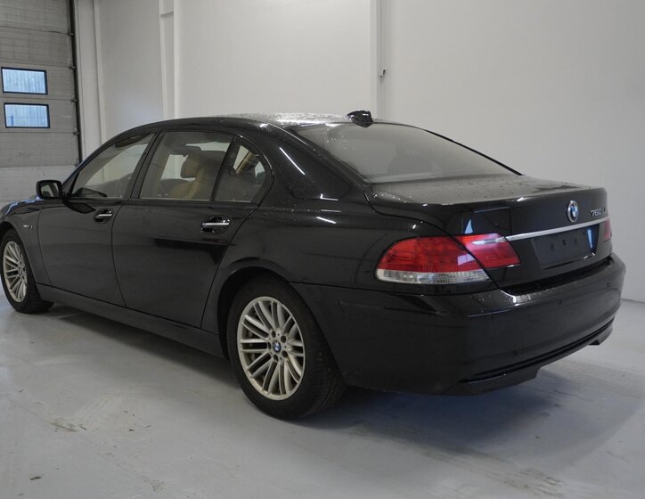 BMW Řada 7 Sedan 6,0 l 327 kw