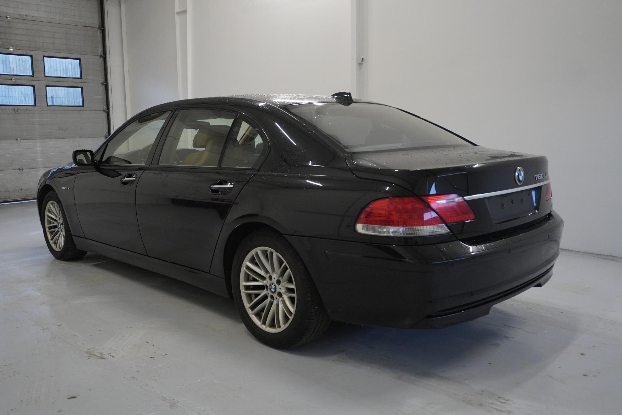 BMW Řada 7 Sedan 6,0 l 327 kw