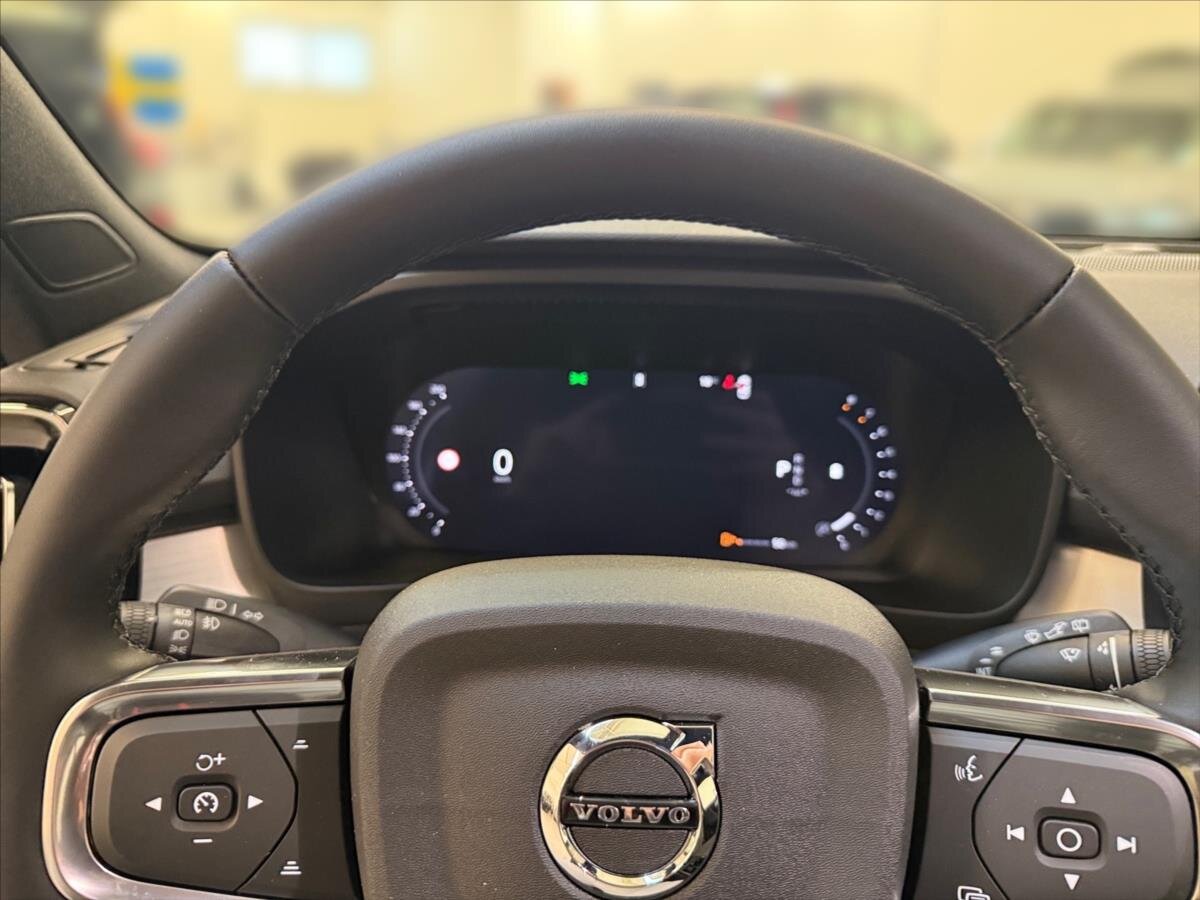 Volvo XC40 SUV / Terénní 2,0 l 120 kw