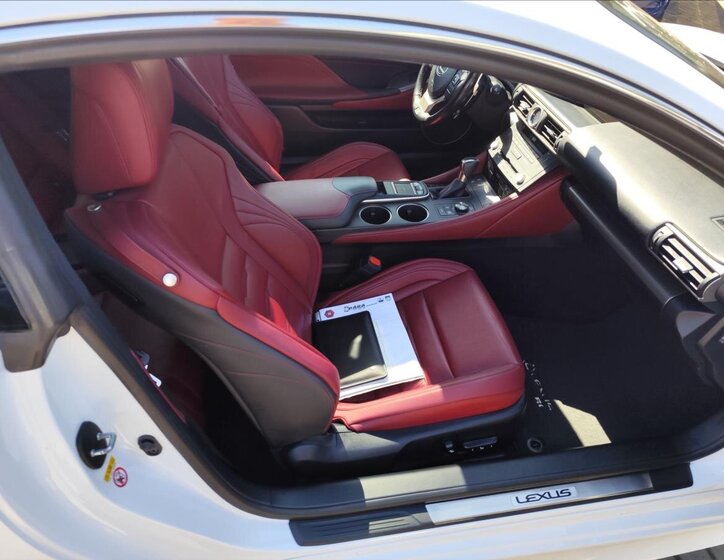 Lexus RC 300h Kupé 2,5 l 133 kw