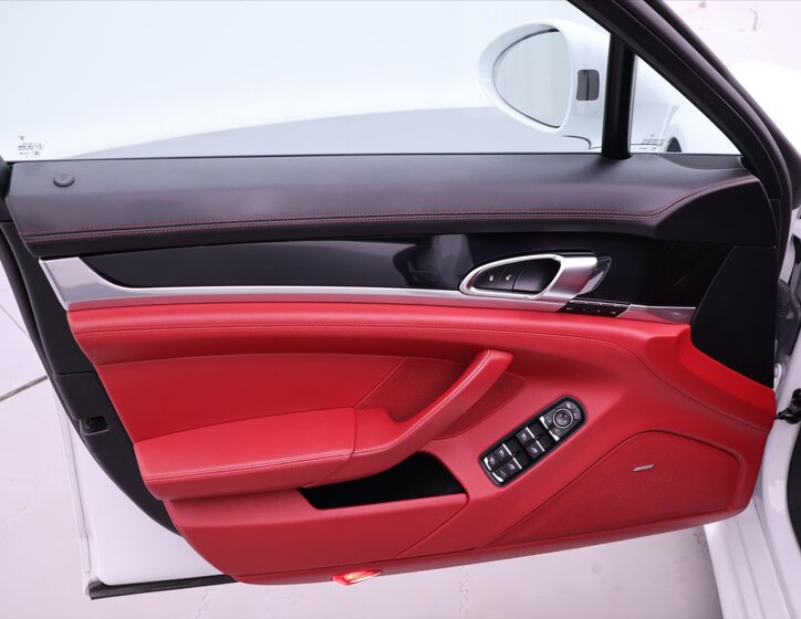 Porsche Panamera Hatchback 3,0 l 221 kw