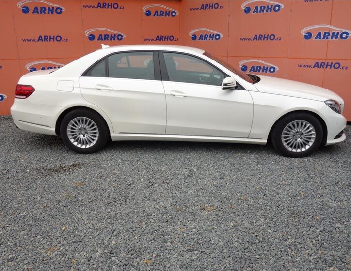 Mercedes-Benz Třídy E Sedan / Limuzína 2,1 l 125 kw
