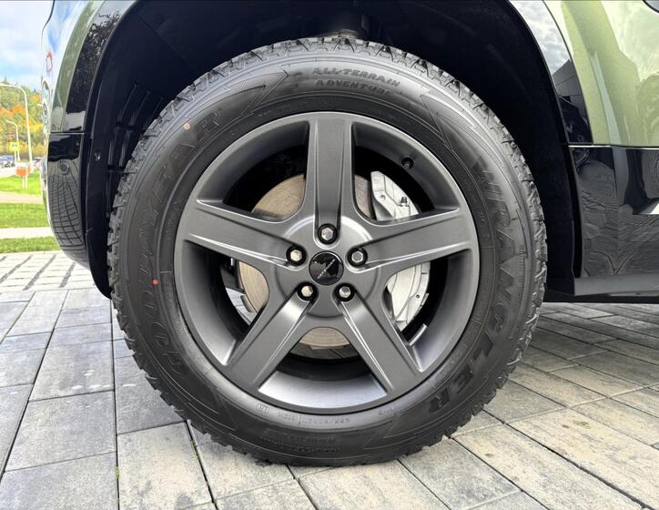 Land Rover Defender 3