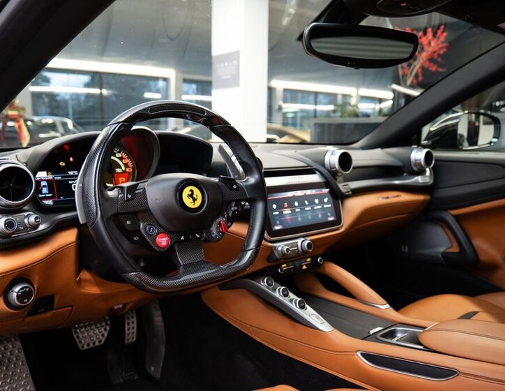 Ferrari GTC4 Lusso Kupé 6,3 l 507 kw