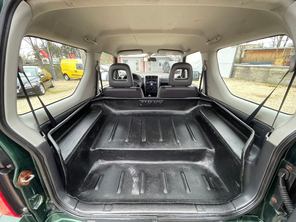 Suzuki Jimny SUV / Terénní 1,5 l 63 kw