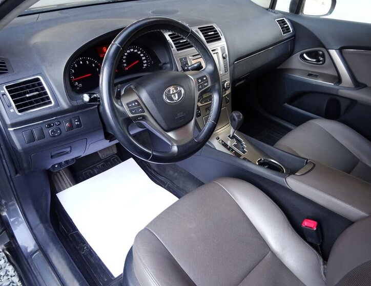 Toyota Avensis Sedan / Limuzína 2,0 l 112 kw
