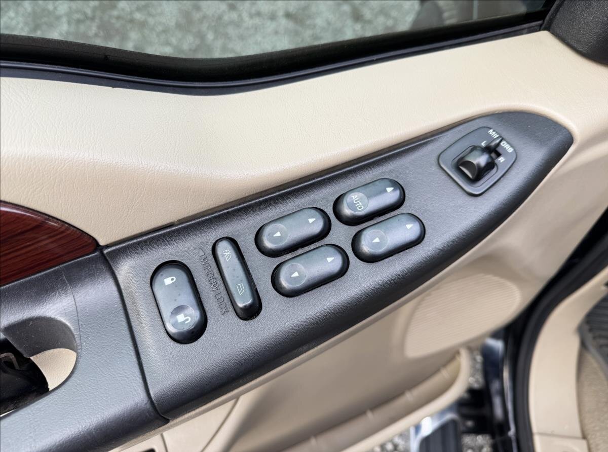 Ford Excursion SUV 6,0 l 239 kw