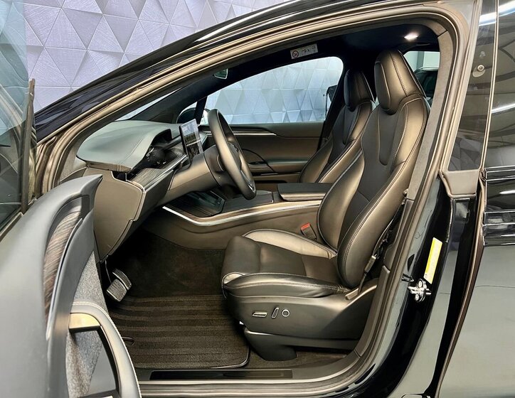 Tesla Model X SUV / Terénní 0,0 493 kw