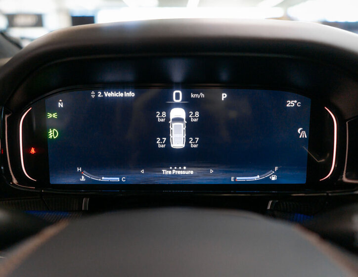 Jeep Grand Wagoneer SUV 6,4 l 351 kw