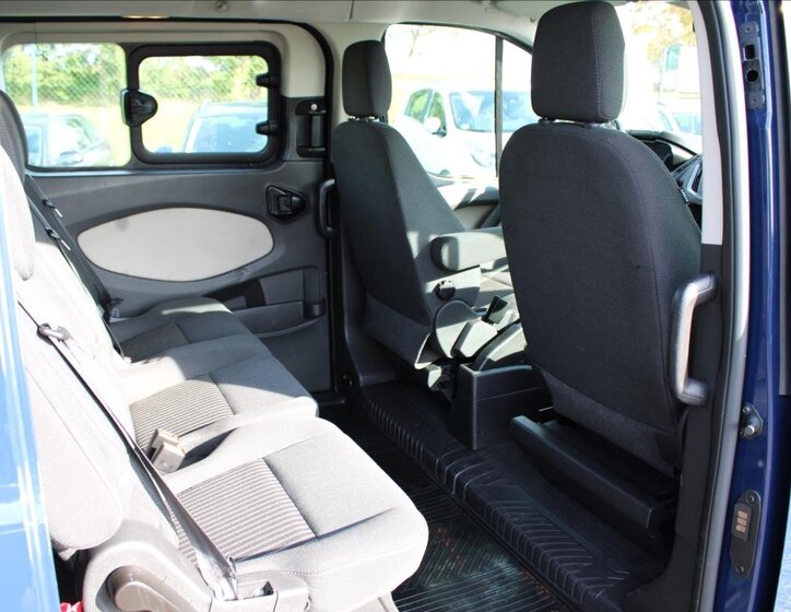 Ford Tourneo Custom 21