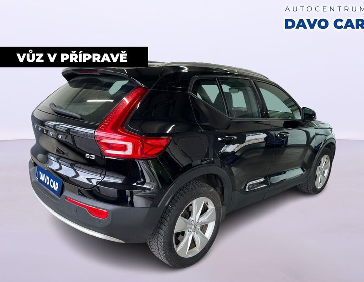Volvo XC40 SUV / Terénní 2,0 l 120 kw