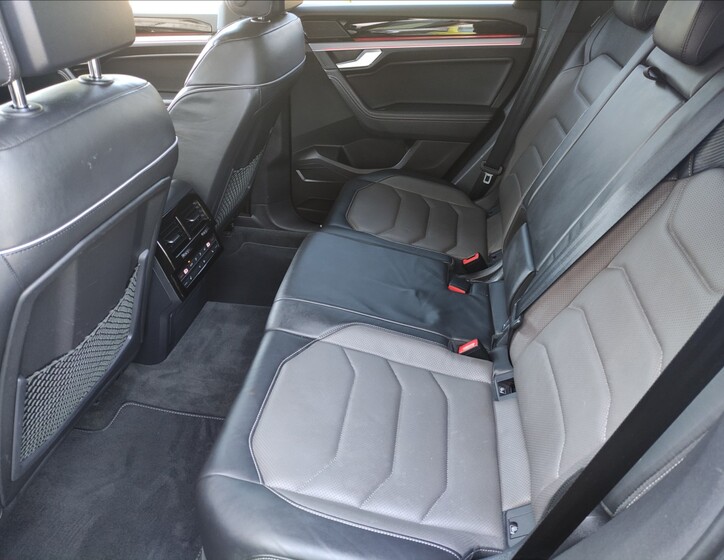 Volkswagen Touareg 8