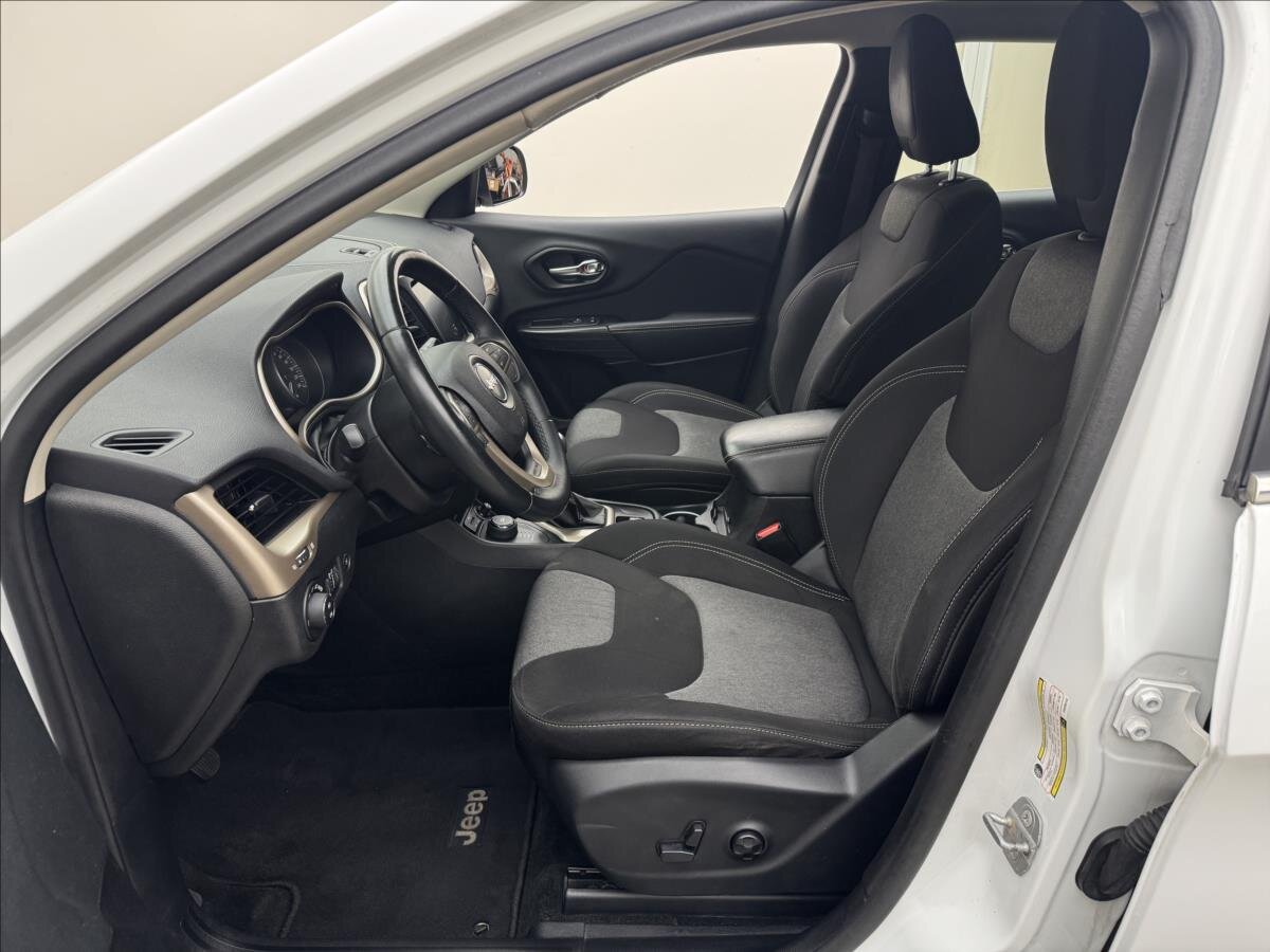 Jeep Cherokee SUV / Terénní 2,0 l 103 kw