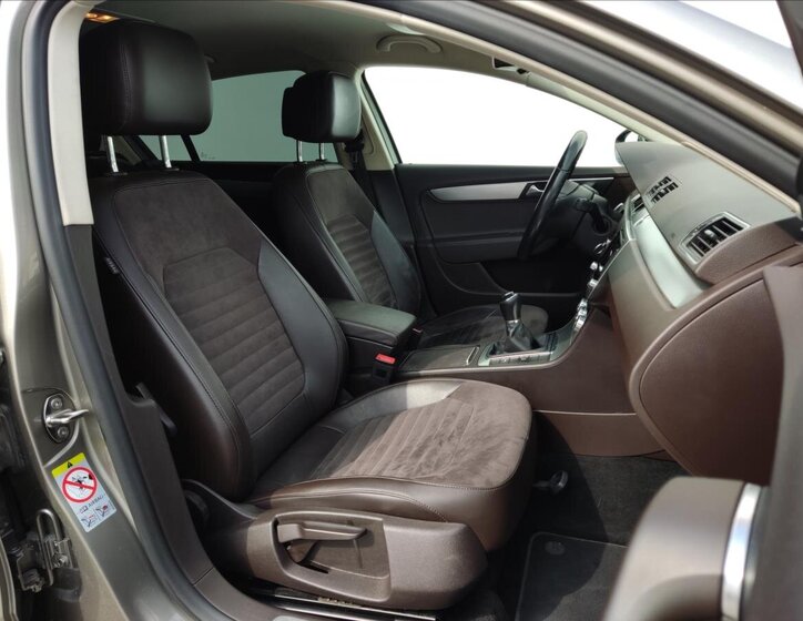 Volkswagen Passat Sedan / Limuzína 2,0 l 130 kw
