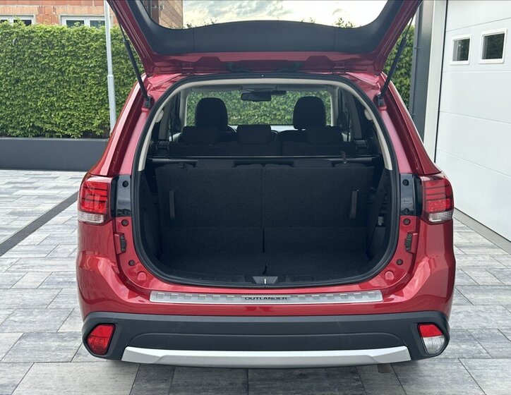 Mitsubishi Outlander SUV / Terénní 2,3 l 110 kw
