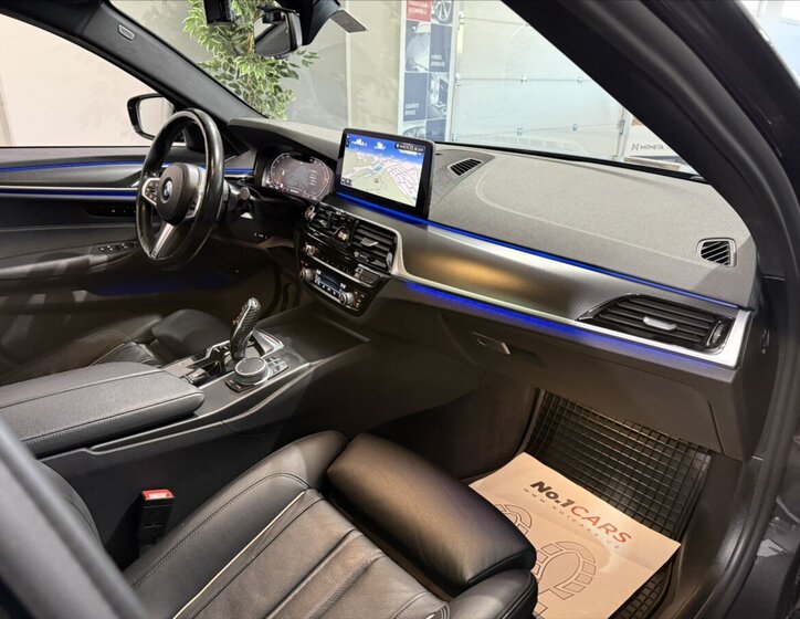 BMW Řada 5 Kombi 3,0 l 210 kw