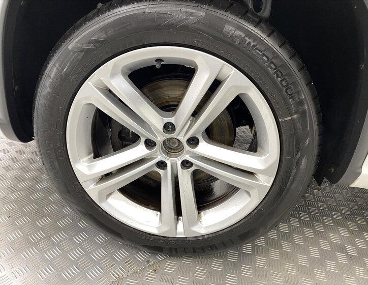 Volkswagen Tiguan SUV 2,0 l 103 kw