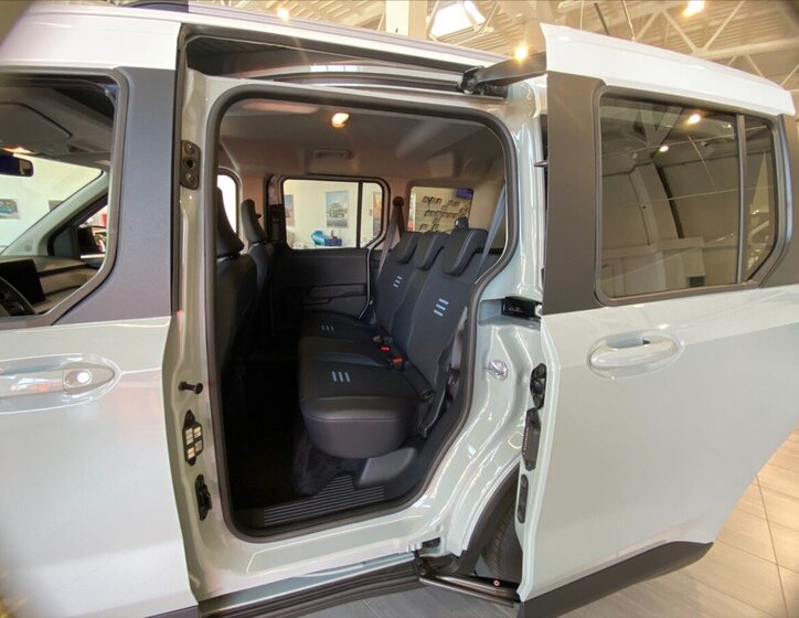 Ford Tourneo Courier MPV 0,0 100 kw