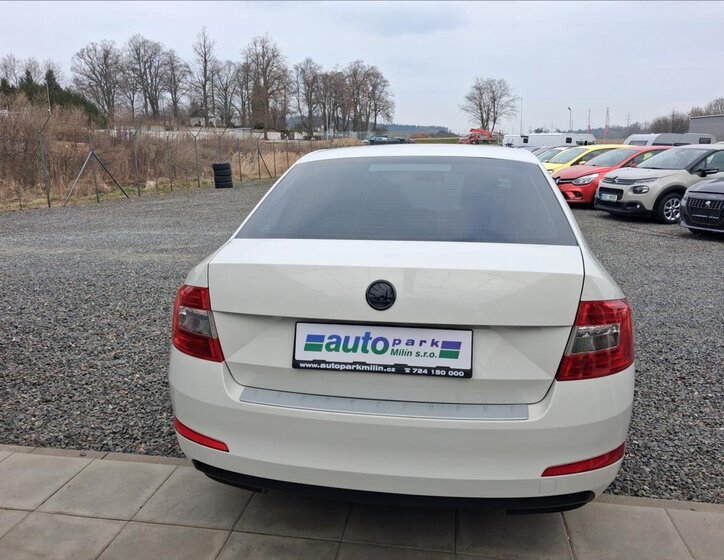 Škoda Octavia Sedan / Limuzína 1,6 l 66 kw