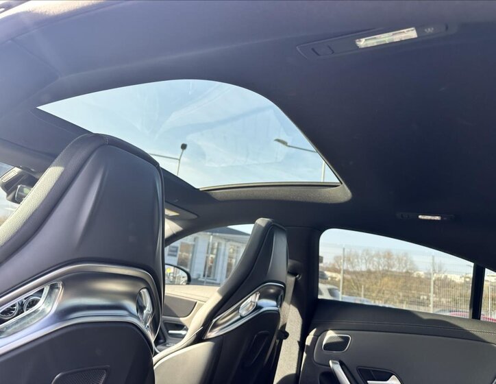 Mercedes-Benz CLA Kupé 2,0 l 310 kw