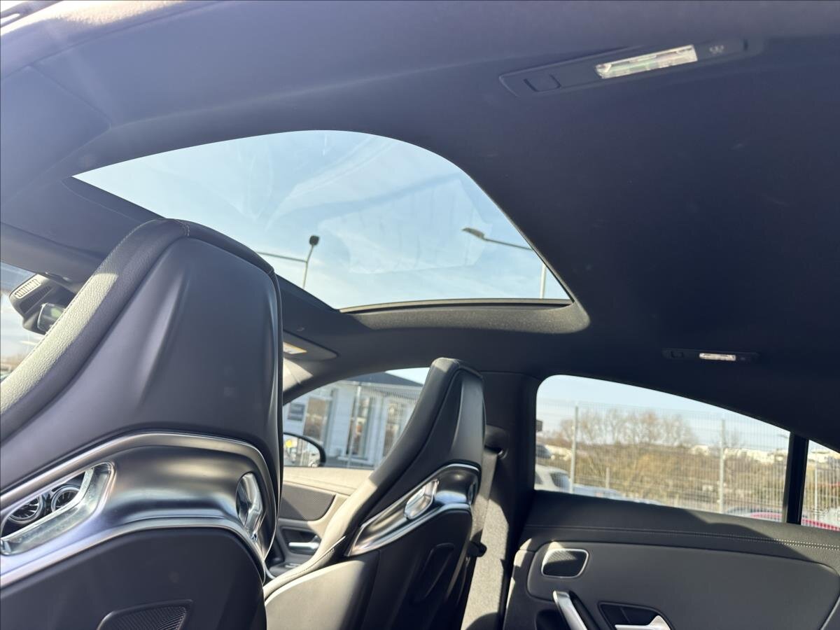 Mercedes-Benz CLA Kupé 2,0 l 310 kw