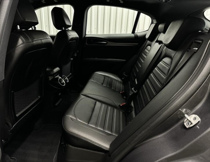 Alfa Romeo Stelvio 41