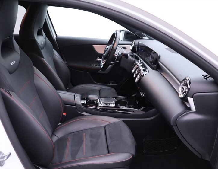 Mercedes-Benz Třídy A Hatchback 2,0 l 225 kw