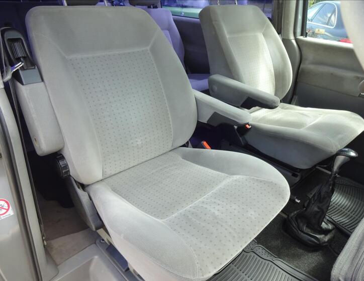 Volkswagen Caravelle 44