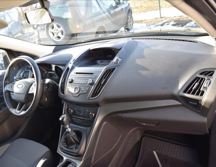 Ford Kuga SUV 1,5 l 88 kw