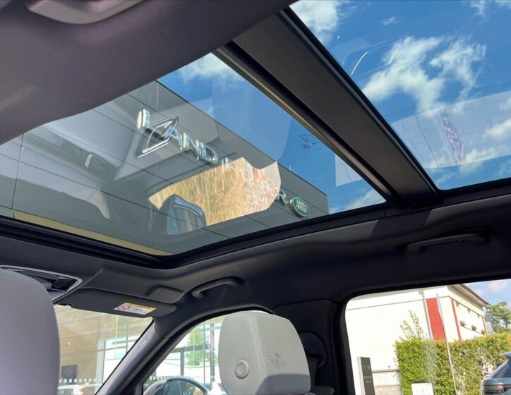 Land Rover Range Rover Velar SUV / Terénní 2,0 l 147 kw