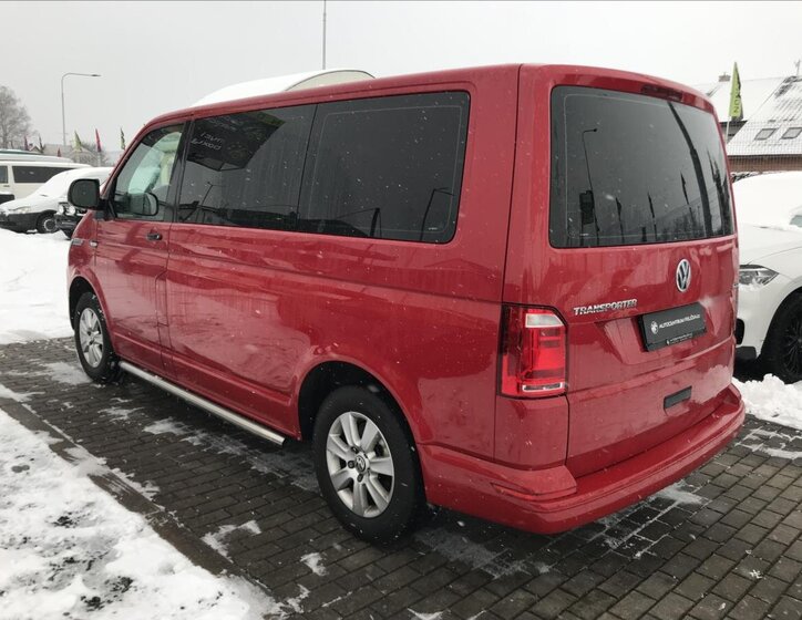Volkswagen Transporter Kombi 2,0 l 62 kw