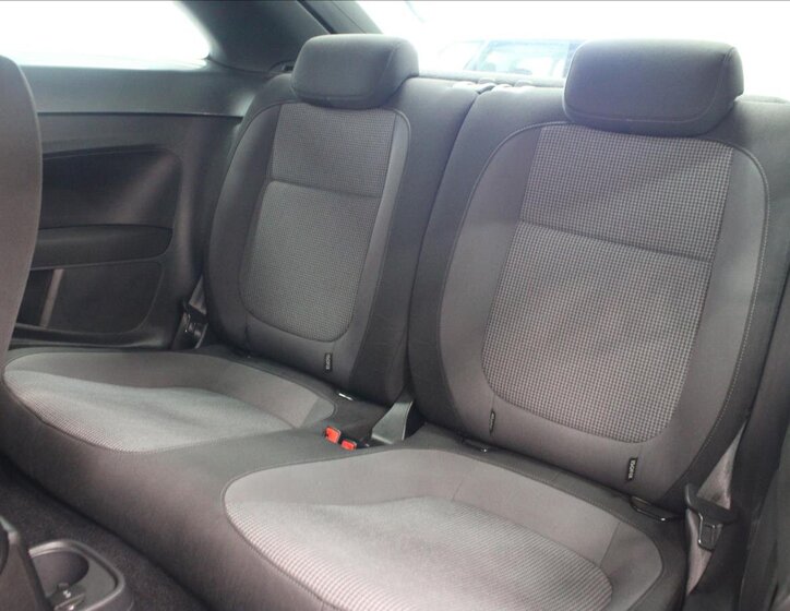 Volkswagen Beetle Hatchback 1,2 l 77 kw