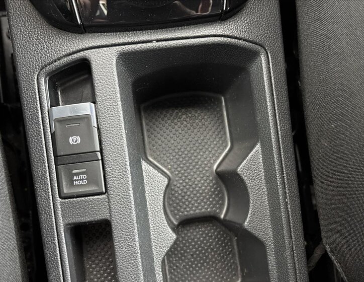 Volkswagen T-Roc SUV / Terénní 2,0 l 221 kw