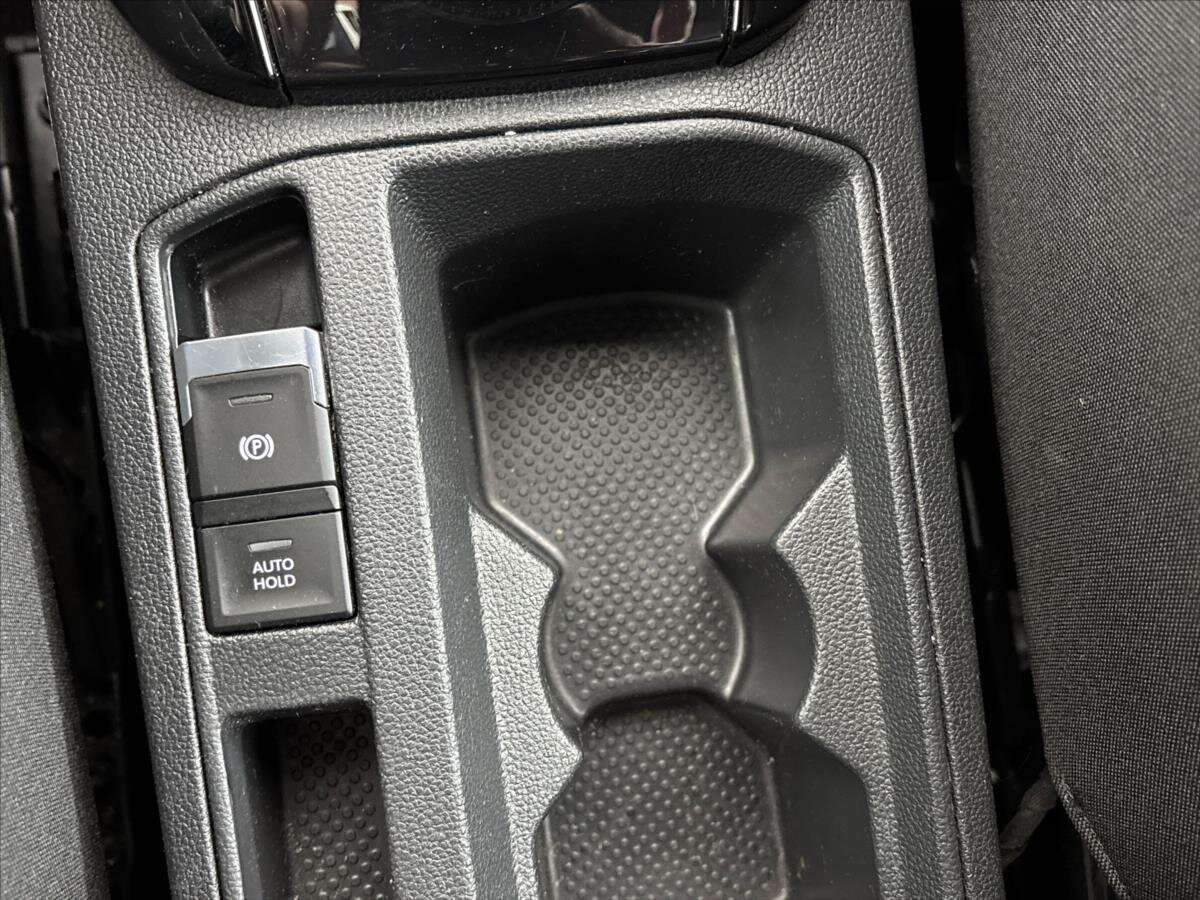 Volkswagen T-Roc SUV / Terénní 2,0 l 221 kw