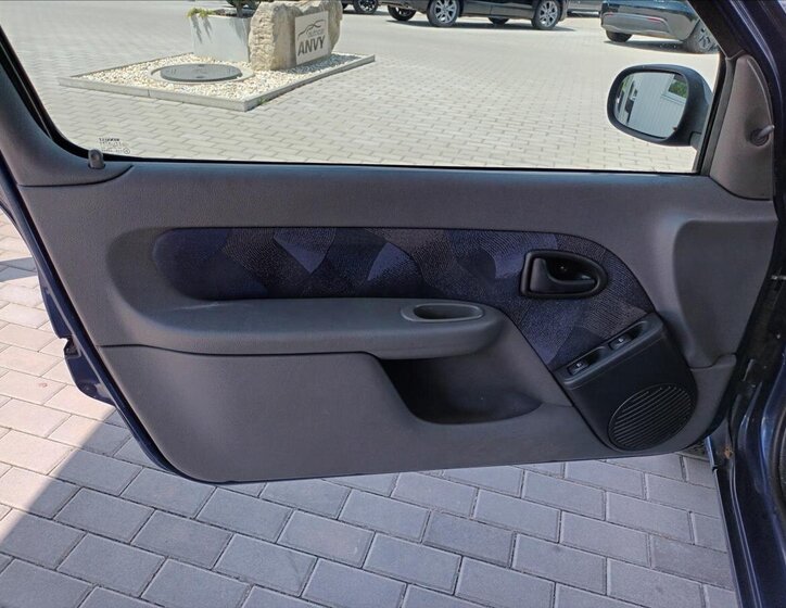 Renault Clio Hatchback 1,1 l 43 kw