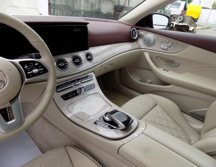 Mercedes-Benz Třídy E 25