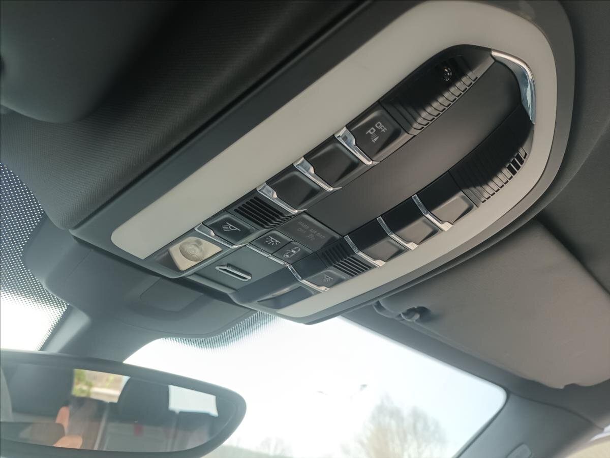 Porsche Cayenne Kombi 3,0 l 180 kw