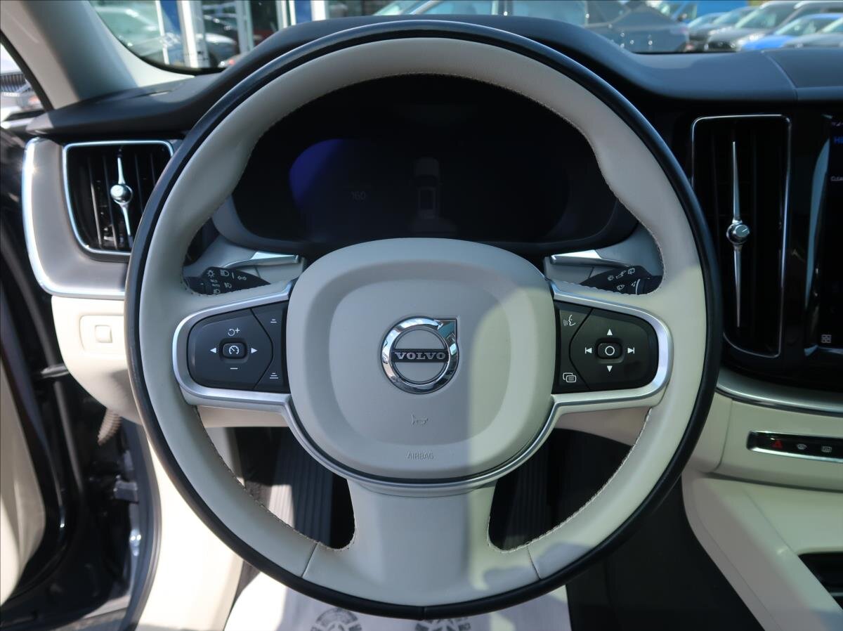 Volvo XC60 SUV / Terénní 2,0 l 145 kw