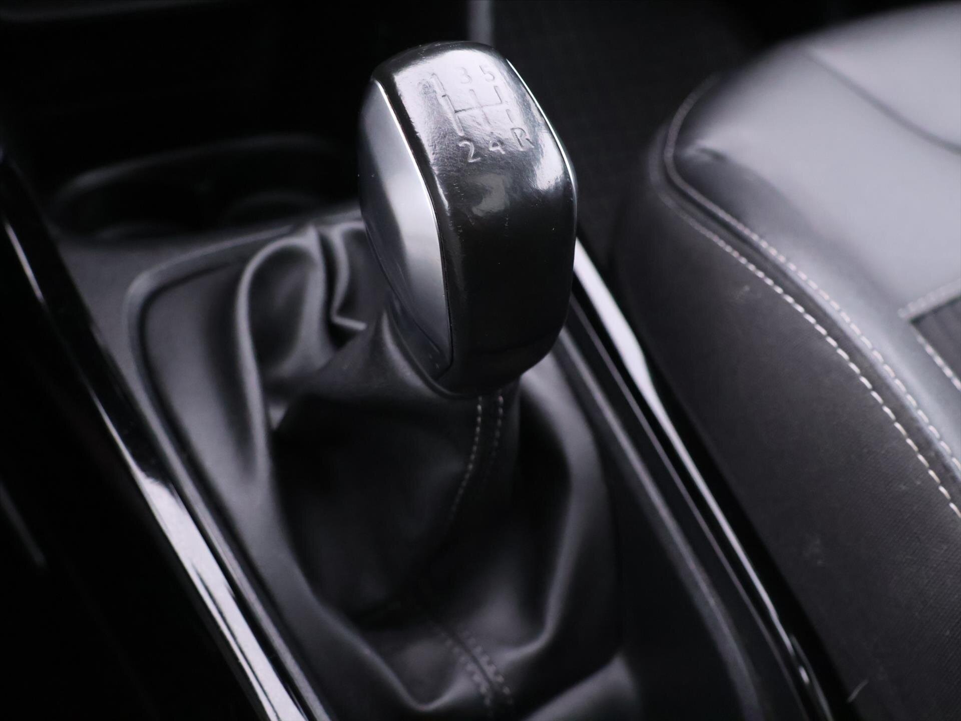 Peugeot 2008 SUV 1,2 l 81 kw