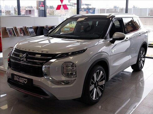 Mitsubishi Outlander SUV / Terénní 2,4 l 225 kw