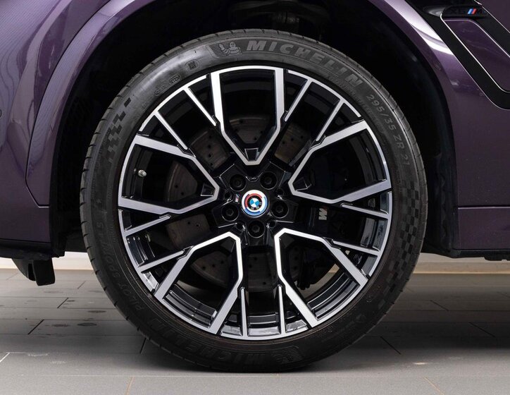 BMW X6 SUV 4,4 l 460 kw