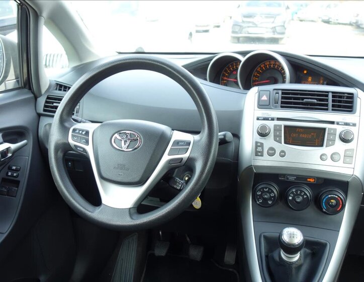 Toyota Verso MPV 1,6 l 97 kw