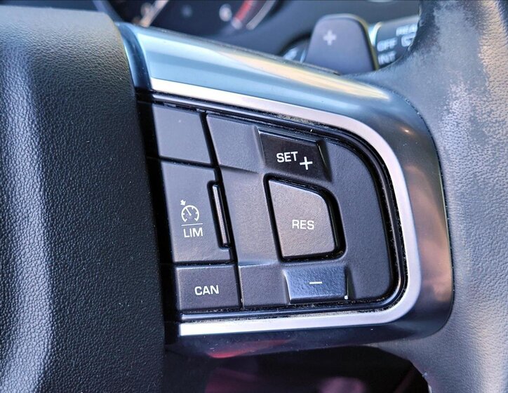 Land Rover Discovery Sport SUV / Terénní 2,0 l 110 kw