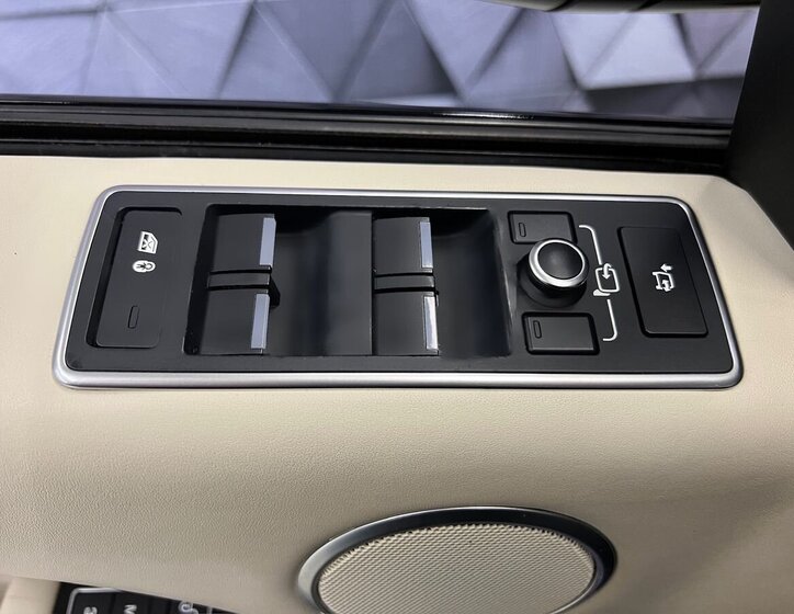 Land Rover Range Rover SUV / Terénní 4,4 l 250 kw