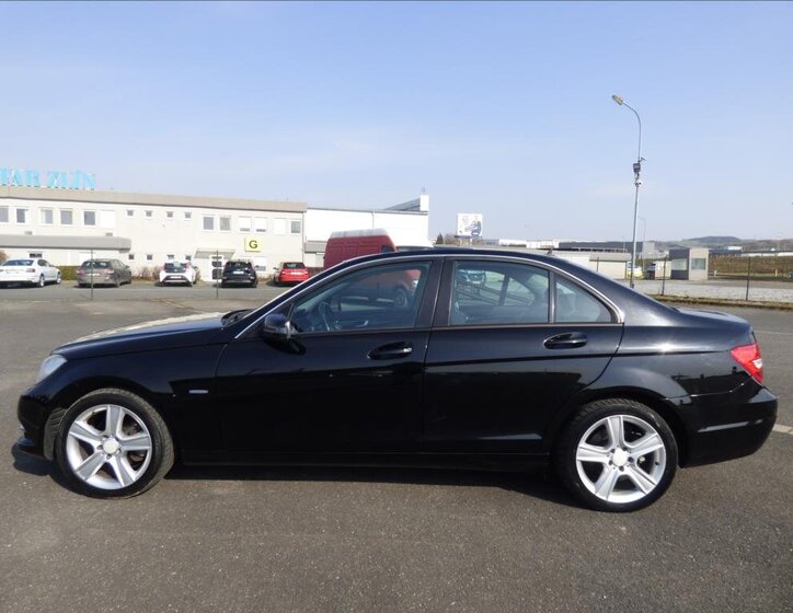 Mercedes-Benz Třídy C Sedan / Limuzína 2,1 l 88 kw