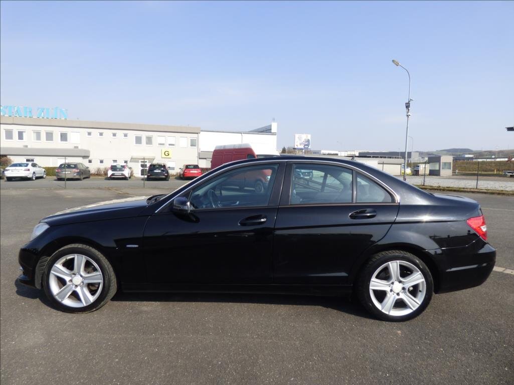 Mercedes-Benz Třídy C Sedan / Limuzína 2,1 l 88 kw