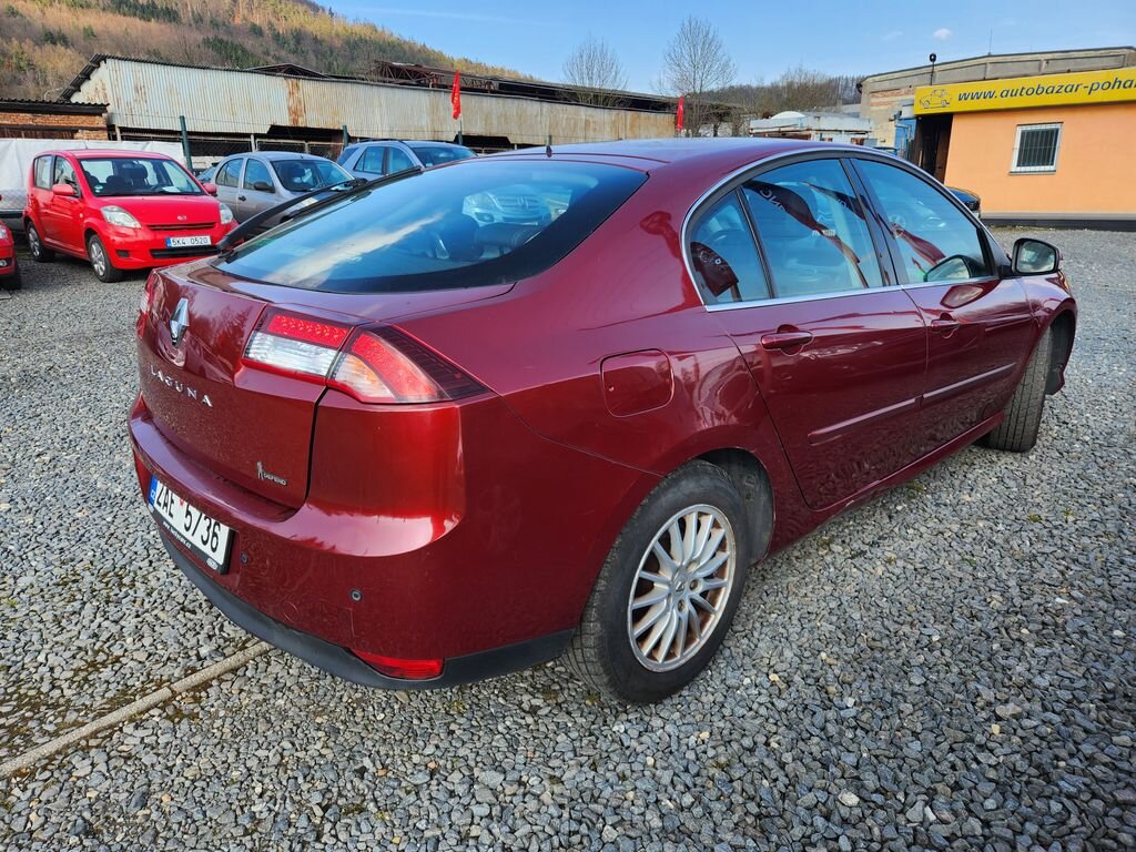 Renault Laguna Sedan / Limuzína 2,0 l 103 kw