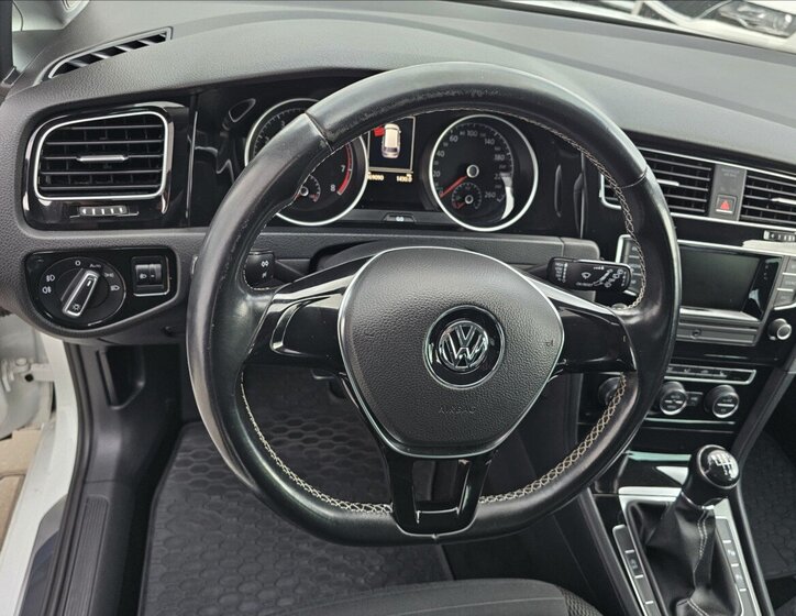 Volkswagen Golf 11