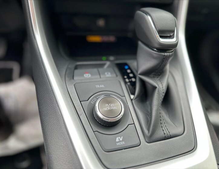 Toyota RAV4 SUV / Terénní 2,5 l 131 kw